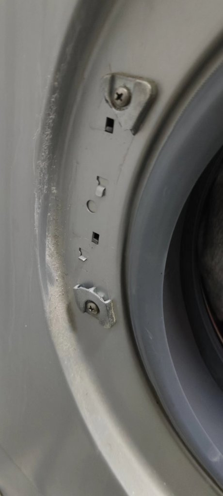 已解决：美的洗衣机质量垃圾 产品设计缺陷 门铰链损坏 致使受伤